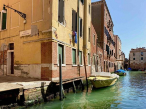 CANAL DREAM cosy apartment with canal view Venedig
